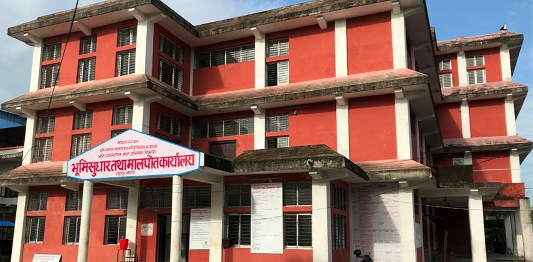 झापाको मालपोतमा टोकन प्रणाली, अनधिकृत व्यक्तिको प्रवेशमा कडाइ