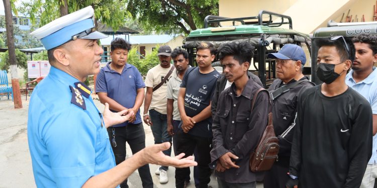 इटहरीमा ई–रिक्सा चालकहरूलाई ट्राफिक सचेतना 