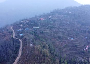 सारङ्गी र मादलको धुनमा जीवन धान्दै दुई गन्धर्व