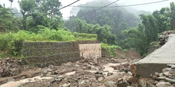 धरान : सात वर्षदेखि लेदुवा खोलाको पुल निर्माण अधुरै