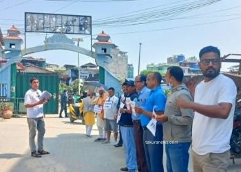 जनता माविको विवाद उत्कर्षमा, इटहरी उपमहानगर गेटमा अभिभावको धर्ना 