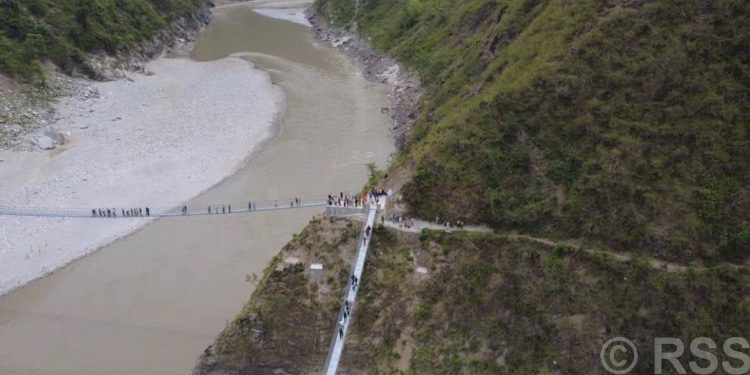 दूधकोशी-सुनकोशीमा दुई झोलुङ्गे पुल बनेपछि खोटाङ, ओखलढुङ्गा र उदयपुर जोडिए