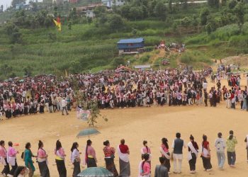 खोटाङ : ढोलझ्याम्टाको ताल र साकेला गीतले गुञ्जायमान माझकिरात बन्यो बस्ती