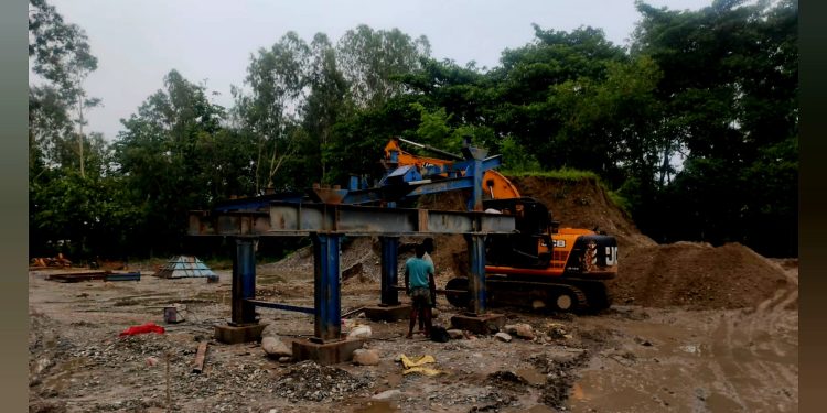 इटहरीमा स्थानीयको विरोधबीच मापदण्डविपरीत बालुवा प्रशोधन केन्द्र सञ्चालन