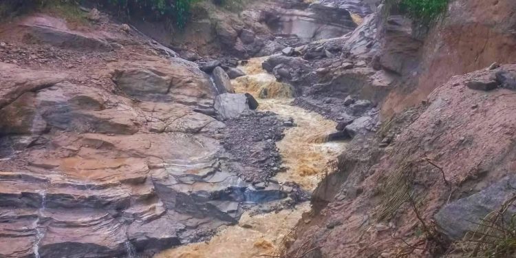 श्रमदानले बनाएको पुल पाँच दिनमै बग्यो, राज्यको अनुपस्थितिमाथि प्रश्न