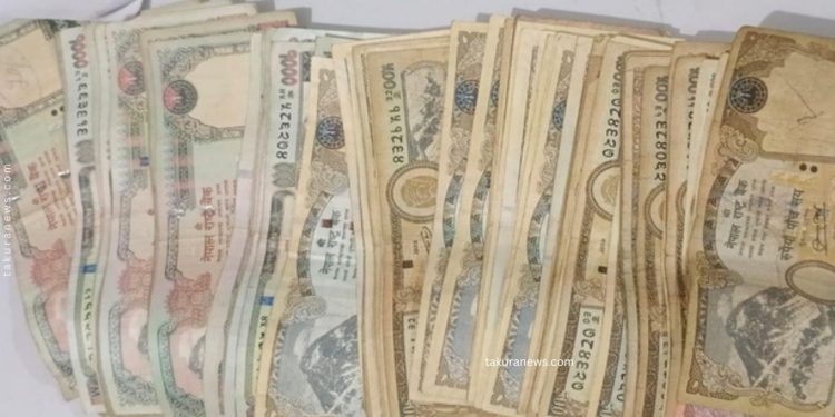 इटहरीमा नक्कली नोट र ब्राउनसुगरसहित एक युवक पक्राउ 