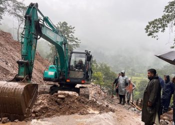 इलाममा पहिरोले सडक अवरुद्ध, पाँचथर–ताप्लेजुङको यातायात प्रभावित