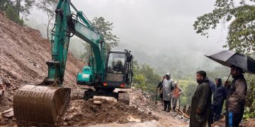 इलाममा पहिरोले सडक अवरुद्ध, पाँचथर–ताप्लेजुङको यातायात प्रभावित