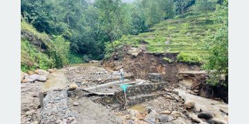 पहिरोले सङ्खुवासभाको पाँचखपन–चैनपुर सडक अवरुद्ध, आवागमन ठप्प