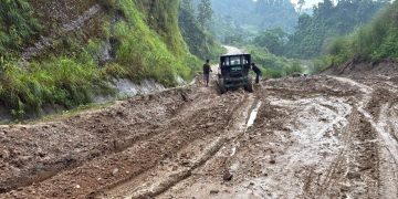 ३३ किलोमिटर सडक, ३४ वर्षको कथा : अझै हिलोमै दमक–चिसोपानी यात्रा