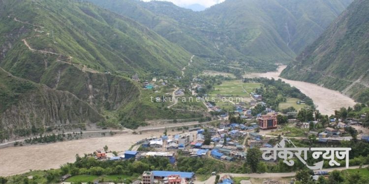 हुङ्गा खोला थुनिएपछि नदी तटीय क्षेत्रमा सतर्क रहन प्रशासनकाे अनुराेध