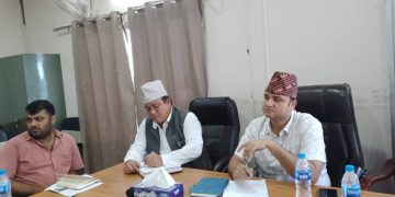 संखुवासभाका अलपत्र सडकमा मन्त्री आचार्यको ‘एक्सन’ : समयमै काम नभए ठेक्का तोड्ने चेतावनी