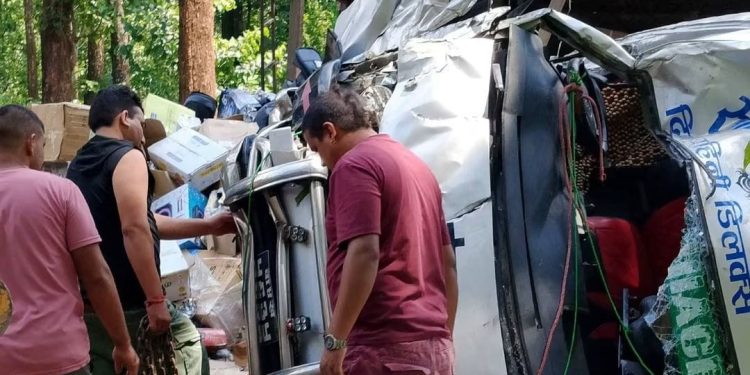 उदयपुरको अँधेरीमा भएको सवारी दुर्घटनामा परी १७ जना घाइते