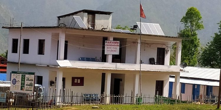 भोटेकोशी बाढी पीडितलाई ताप्ली गाउँपालिकाकाे उन्नाईस लाख सहयोग