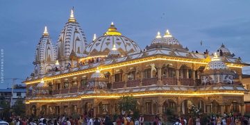 कृष्ण जन्मोत्सवमा इटहरीको प्रणामी मन्दिर भरिभराउ (तस्बिरहरू)