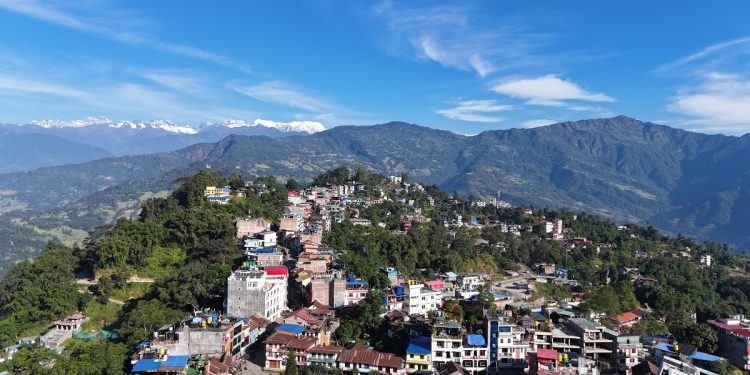 मौसम खुलेपछिको खाँदबारी बजार