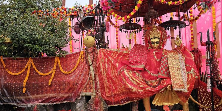 ताप्लेजुङस्थित पाथीभरा मन्दिरकाे सजावट